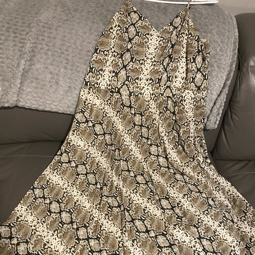 Dress - Picture 2 of 2